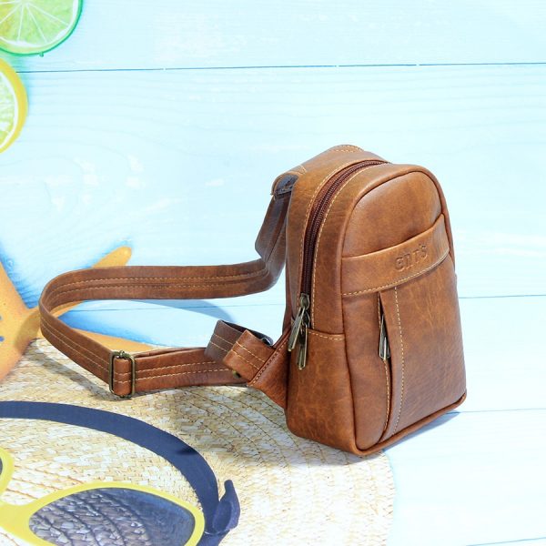 Túi đeo chéo Unisex CNT MQ21 Bò đậm